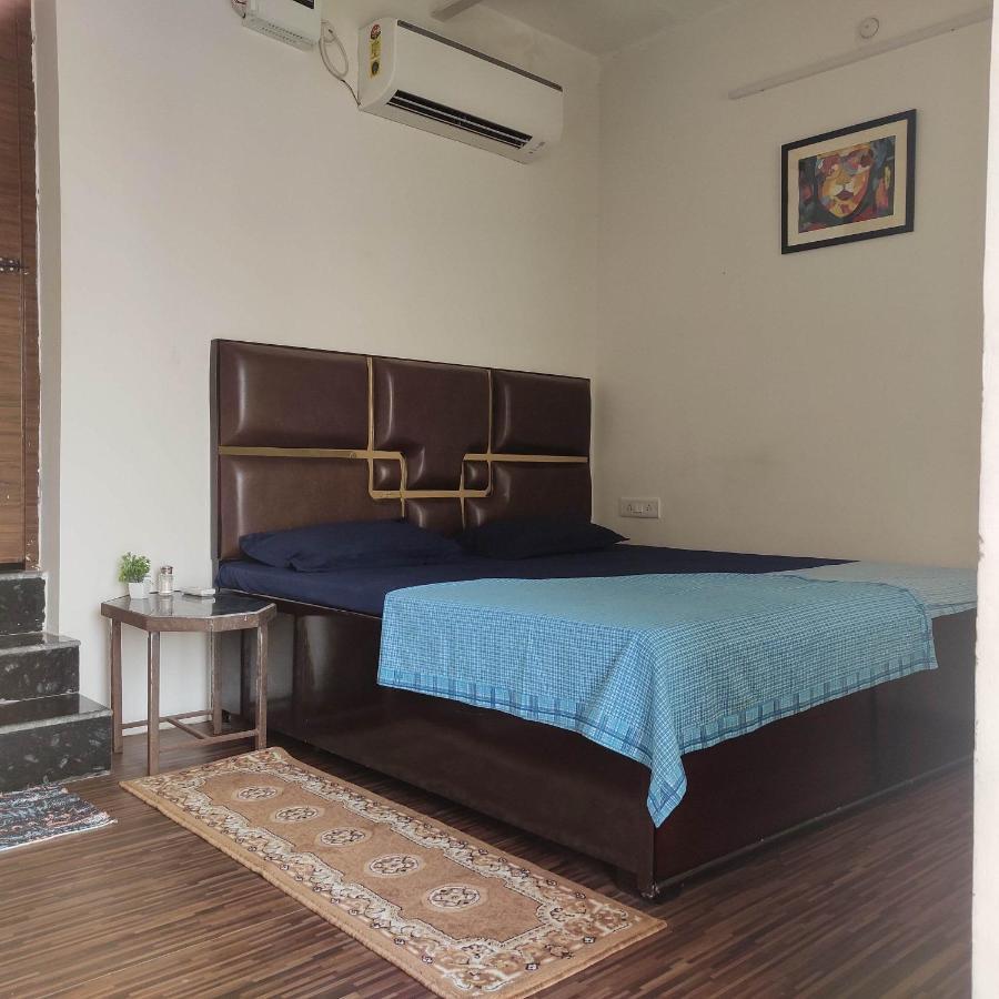 Ira Homestay Mathura - Divine Spiritual Stay Exterior foto