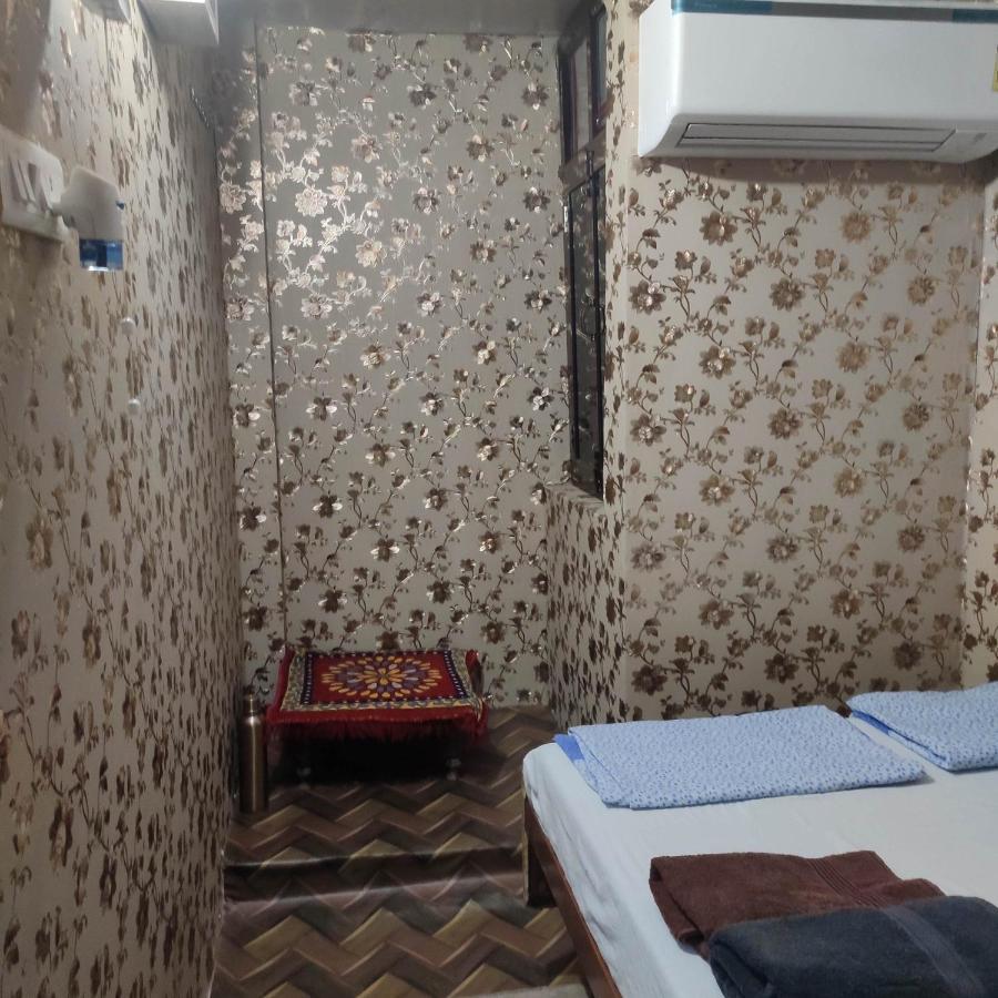Ira Homestay Mathura - Divine Spiritual Stay Exterior foto